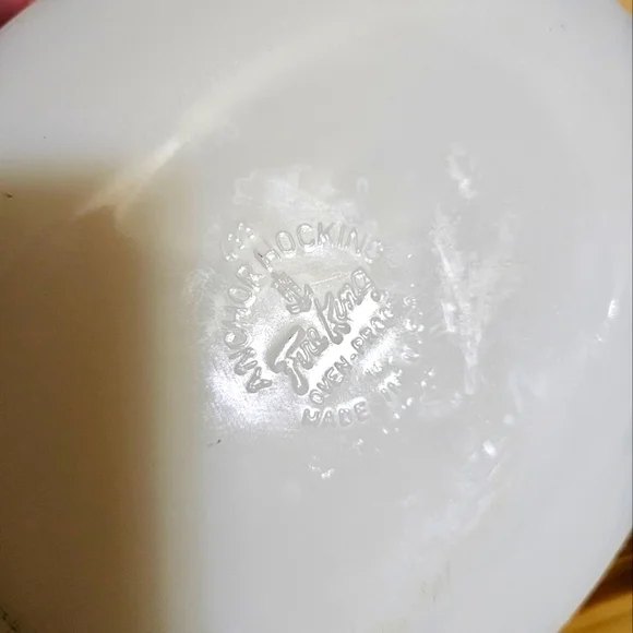 Vintage Fire King "Blue Cornflower" design casserole dish - Picture 6 of 6